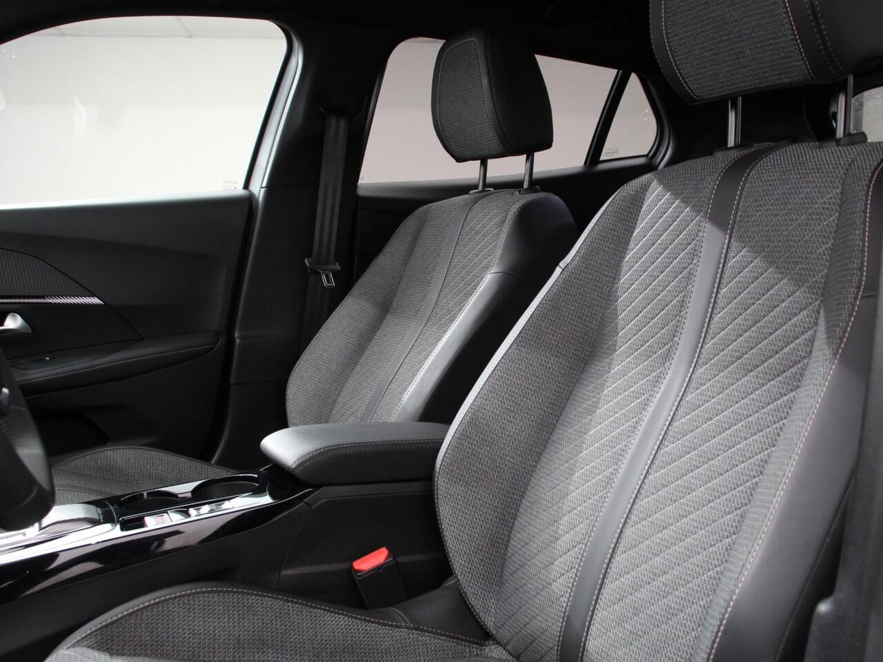 Peugeot 2008 1.2 Hybrid 136 pk Automaat Allure | Navigatie | Apple Carplay/Android Auto | Climate Control | Dab | Led | Parkeer sensoren | Cruise Control | Stoelverwarming