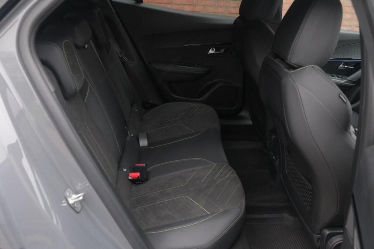 Peugeot 2008 1.2 Hybrid 145pk e-DCS6 GT | Navi | App Connect | Adaptive Cruise | Keyless | Alcantara | Camera | PDC