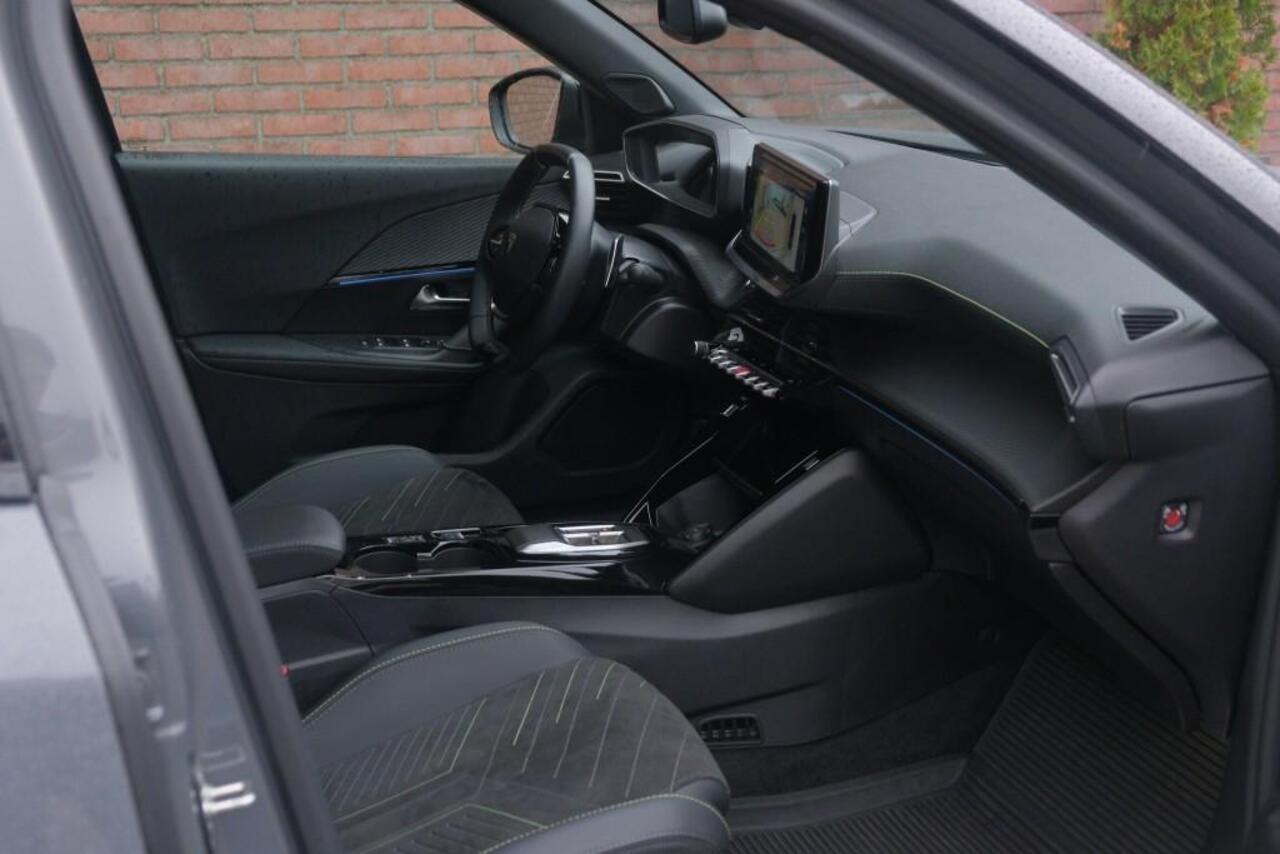 Peugeot 2008 1.2 Hybrid 145pk e-DCS6 GT | Navi | App Connect | Adaptive Cruise | Keyless | Alcantara | Camera | PDC