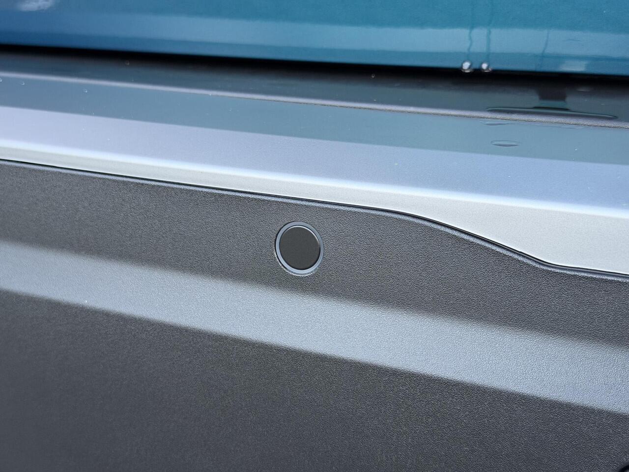 Peugeot 2008 GT 1.2 Hybrid 145PK e-DCS6 Automaat Navigatie, Achteruitrijcamera, Keyless, Apple Carplay, Android Auto, Full Led Koplampen