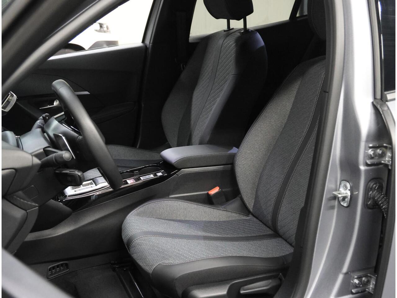 Peugeot 2008 1.2 Hybrid 136PK Allure | 1ste eigenaar | AppleCarplay/Android Auto | 17"LMV | 360'Camera | AUTOMAAT | Keyless | Navigatie | Adaptive Cruise Control | Climate Control | FULL LED | Isofix | Privacy Glass |