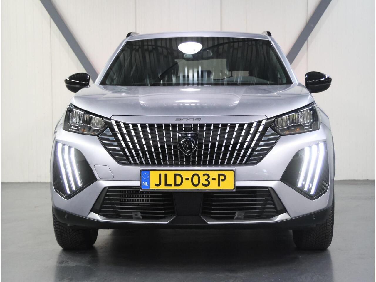 Peugeot 2008 1.2 Hybrid 136PK Allure | 1ste eigenaar | AppleCarplay/Android Auto | 17"LMV | 360'Camera | AUTOMAAT | Keyless | Navigatie | Adaptive Cruise Control | Climate Control | FULL LED | Isofix | Privacy Glass |