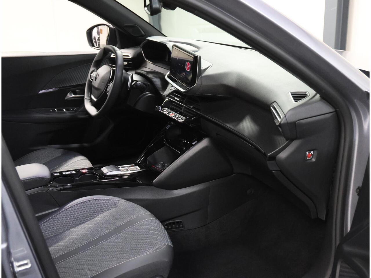 Peugeot 2008 1.2 Hybrid 136PK Allure | 1ste eigenaar | AppleCarplay/Android Auto | 17"LMV | 360'Camera | AUTOMAAT | Keyless | Navigatie | Adaptive Cruise Control | Climate Control | FULL LED | Isofix | Privacy Glass |