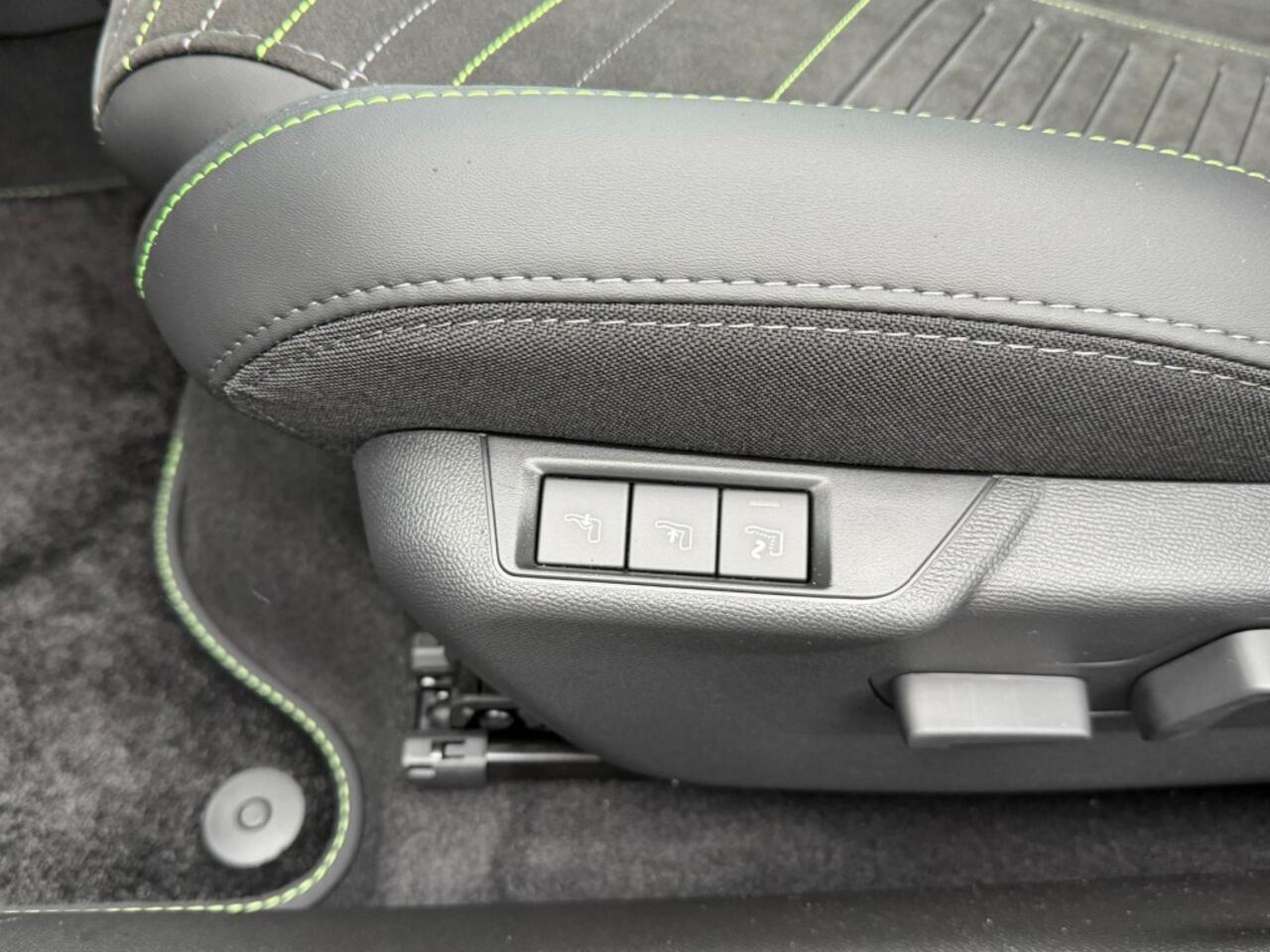 Peugeot 2008 HYBRID 145 GT Alcantara