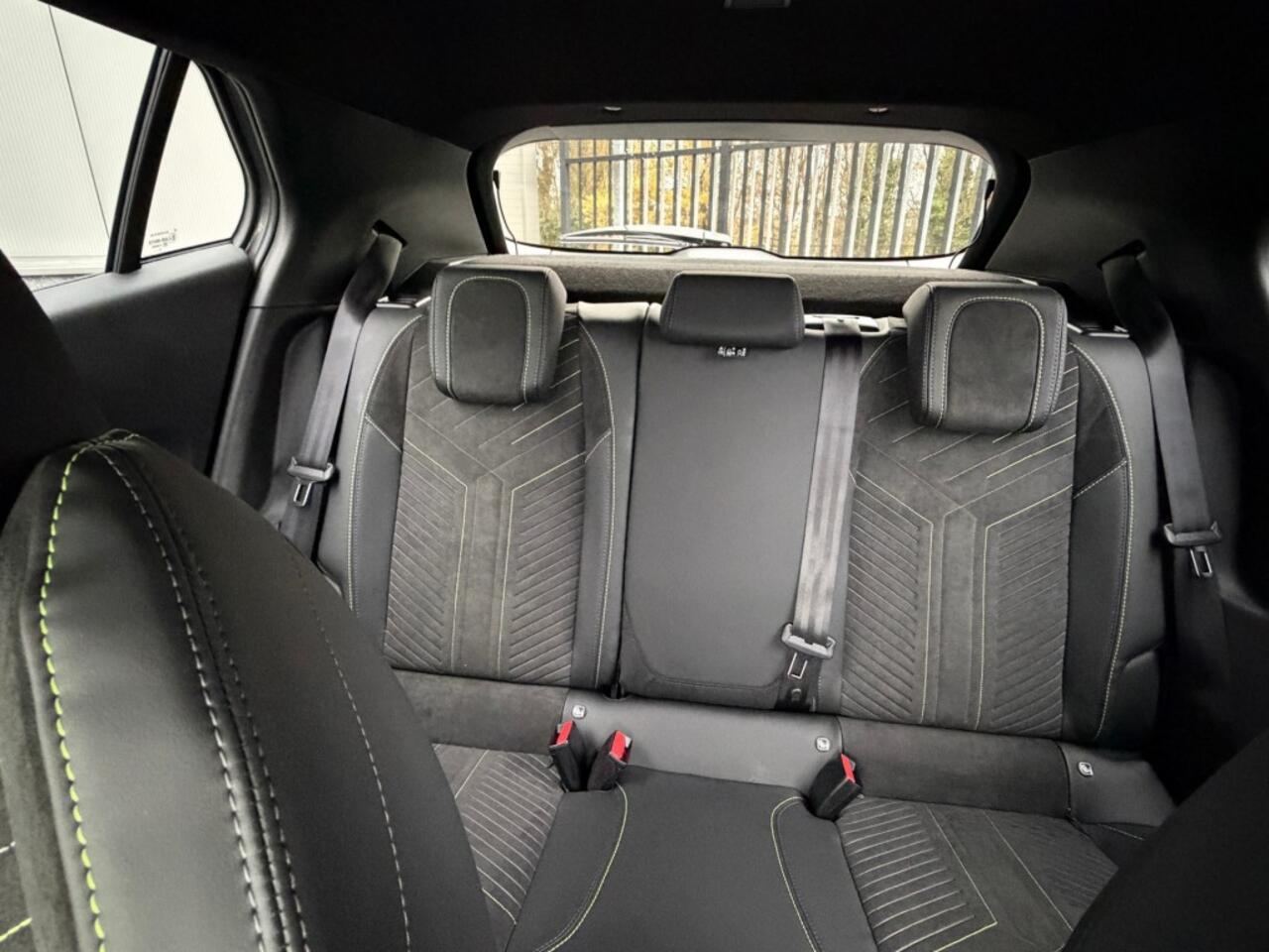 Peugeot 2008 HYBRID 145 GT Alcantara