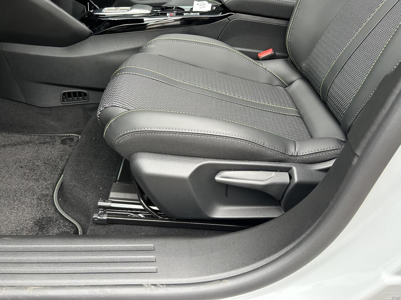 Peugeot 2008 1.2 Hybrid 145 PK GT | Automaat Hybride | VOORRAAD DEAL met ¤7.000 Korting | Panorama Schuif-/Kanteldak | Navigatie | 360 Graden Camera | Keyless Entry | Full LED Verlichting | Zwart Dak | Climate Control | 18" Lichtmetalen Velgen Evissa | Sportstoelen | 