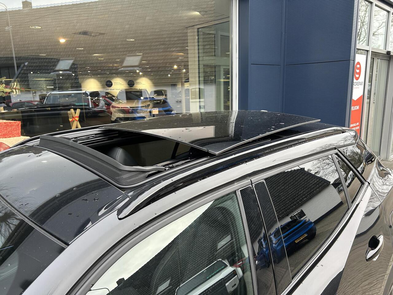 Peugeot 2008 1.2 Hybrid 145 PK GT | Automaat Hybride | VOORRAAD DEAL met ¤7.000 Korting | Panorama Schuif-/Kanteldak | Navigatie | 360 Graden Camera | Keyless Entry | Full LED Verlichting | Zwart Dak | Climate Control | 18" Lichtmetalen Velgen Evissa | Sportstoelen | 