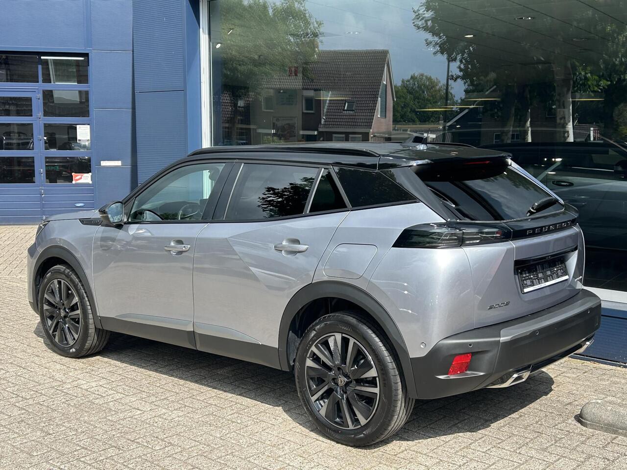 Peugeot 2008 1.2 Hybrid 145 GT | ¤ 8500,- DEMO VOORDEEL | Automaat | Navigatie | 360 Graden Camera | 18 Inch Evissa | Keyless Entry | Full LED Verlichting | Zwart Dak | Dode Hoek Detectie | Cruise Control Adaptief | Climate Control | Hoge Zitpositie.