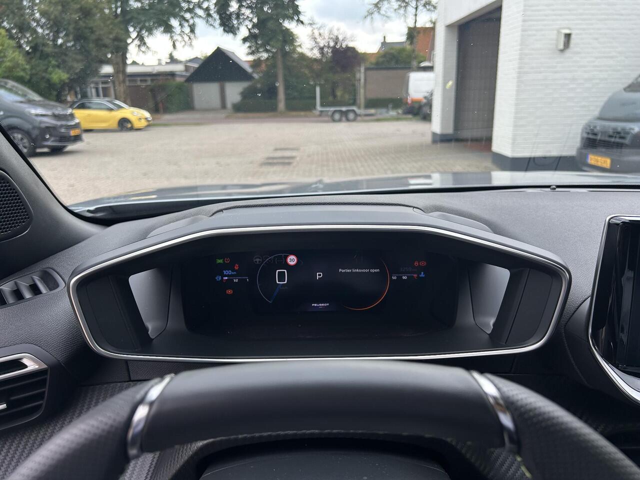 Peugeot 2008 1.2 Hybrid 145 GT | ¤ 8500,- DEMO VOORDEEL | Automaat | Navigatie | 360 Graden Camera | 18 Inch Evissa | Keyless Entry | Full LED Verlichting | Zwart Dak | Dode Hoek Detectie | Cruise Control Adaptief | Climate Control | Hoge Zitpositie.