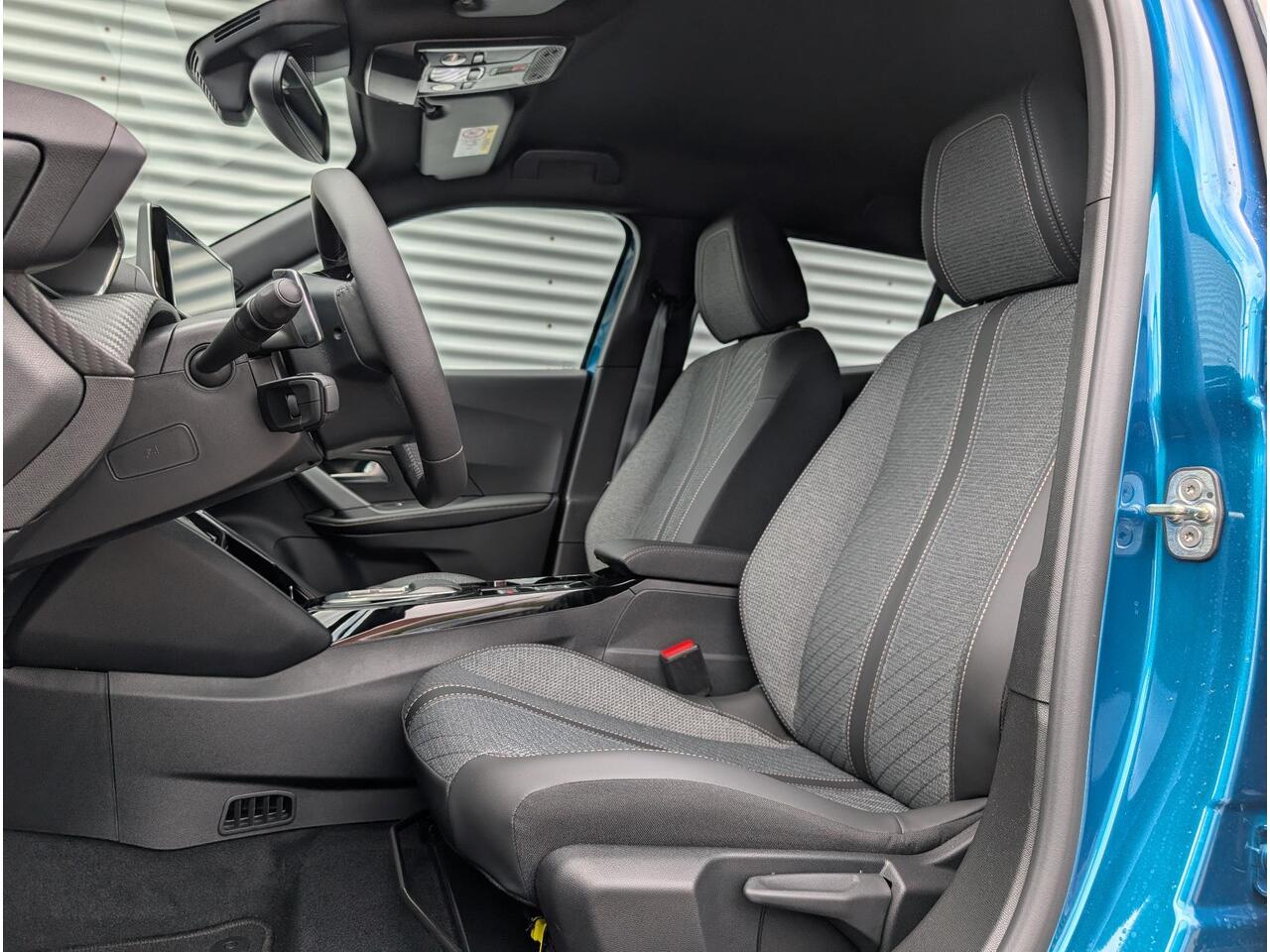 Peugeot 2008 Allure 1.2 Hybrid 145pk e-DCS6 | AUTOMAAT | NAVI | CAMERA | CLIMA | ADAPTIVE CRUISE | DAB+ | ISOFIX |