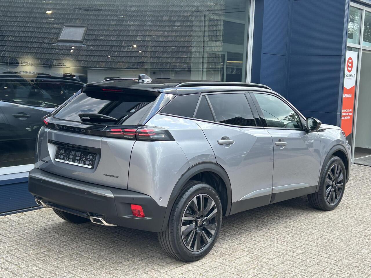 Peugeot 2008 1.2 Hybrid 145 GT | ¤ 8500,- DEMO VOORDEEL | Automaat | Navigatie | 360 Graden Camera | 18 Inch Evissa | Keyless Entry | Full LED Verlichting | Zwart Dak | Dode Hoek Detectie | Cruise Control Adaptief | Climate Control | Hoge Zitpositie.