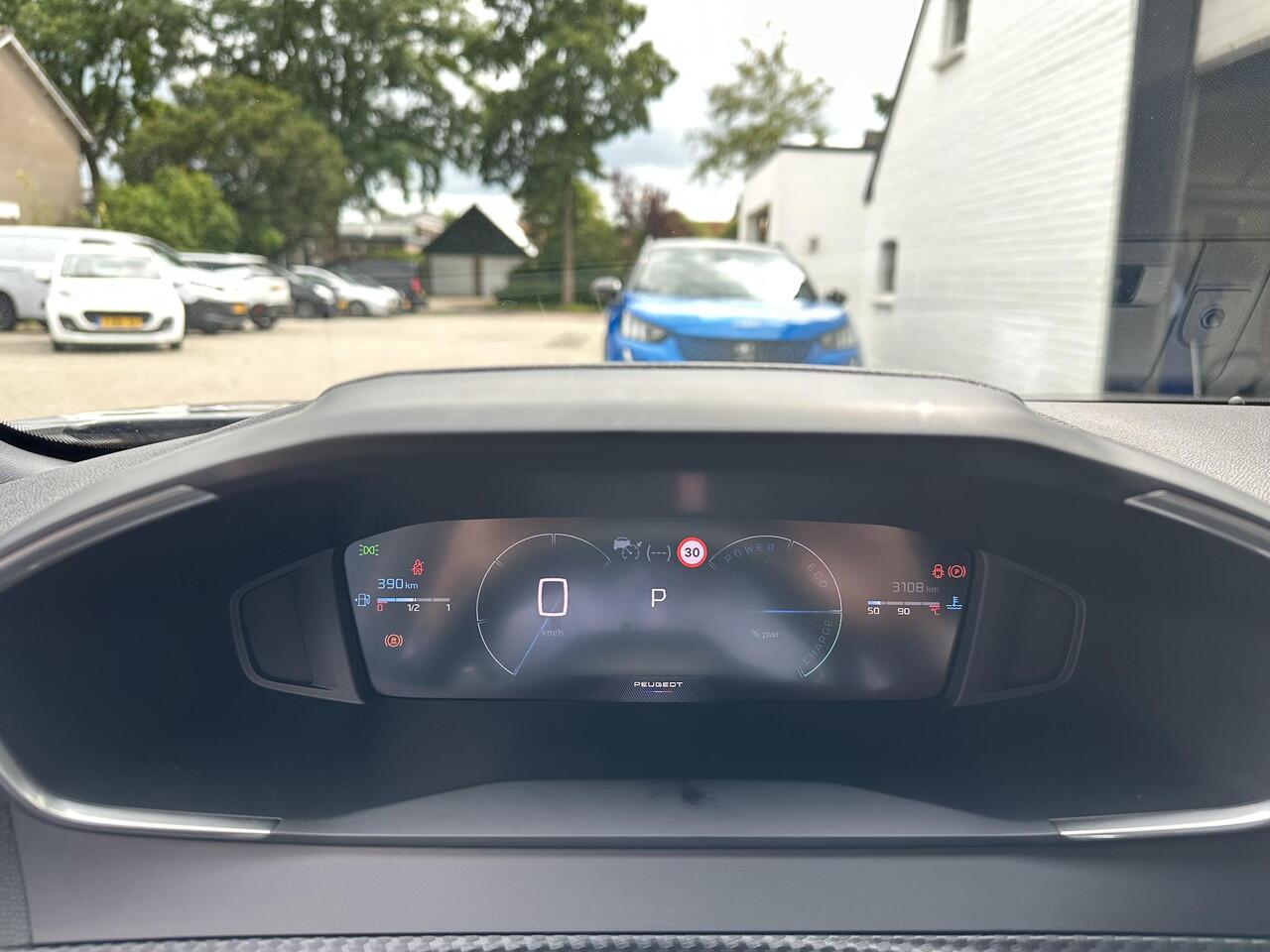 Peugeot 2008 1.2 Hybrid 145 PK Allure | ¤ 7500 DEMO VOORDEEL | Automaat | 2025 Auto | Navigatie | Keyless Entry | Adaptieve Cruise Control | 360 Graden Camera | Parkeersensoren V+A | Hoge Zitpositie | Hybride Elektrisch rijden met Automaat | Climate Control | Stoelver