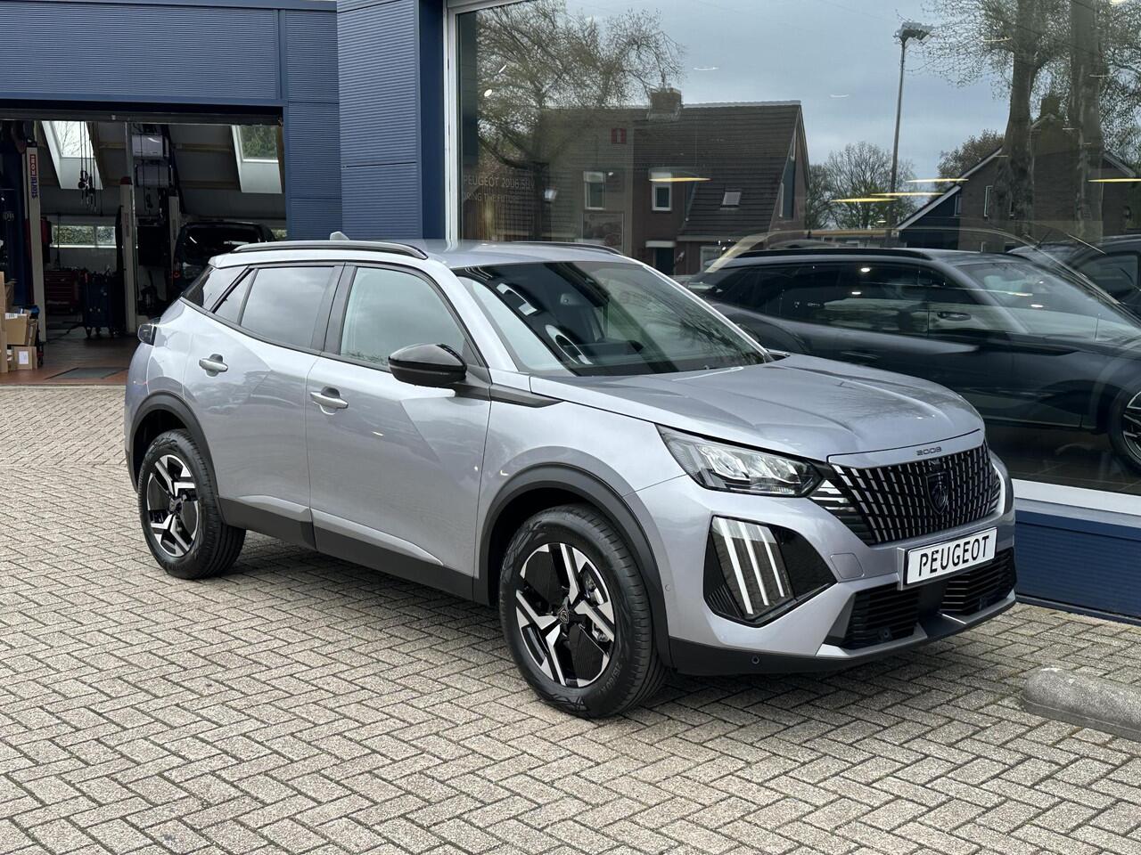 Peugeot 2008 1.2 Hybrid 145 PK Allure Automaat | 2025 Auto | Hybride Elektrisch rijden met Automaat | Keyless entry/Start | Parkeercamera 360 graden | Stoelverwarming | LED Verlichting | Navigatie | 17" Lichtmetalen Velgen | Cruise & Climate Control | Dode Hoek Bewaki