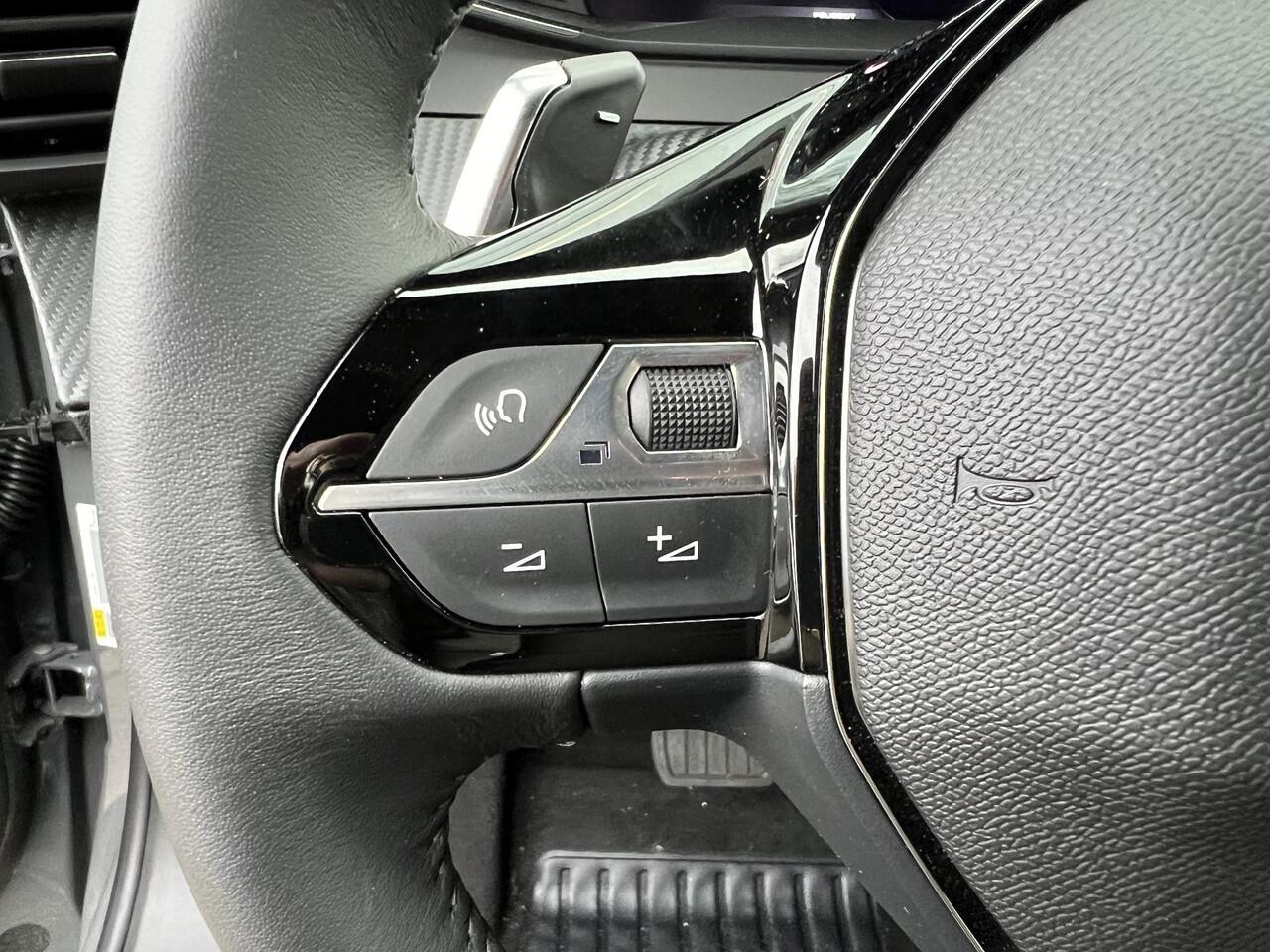 Peugeot 2008 1.2 PureTech 130 Allure AUTOMAAT | STOELVERWARMING | DODEHOEKDETECTIE | RIJSTROOKBEGELEIDING | CARPLAY | DIGITAAL DASHBOARD | LM VELGEN |