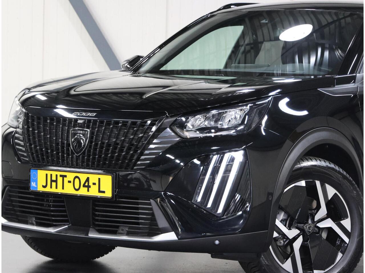 Peugeot 2008 1.2 Hybrid 145PK Allure | 1ste eigenaar | AppleCarplay/Android Auto | 17"LMV | 360'Camera | AUTOMAAT | Keyless | Adaptive Cruise Control | Climate Control | FULL LED | Isofix | Privacy Glass |