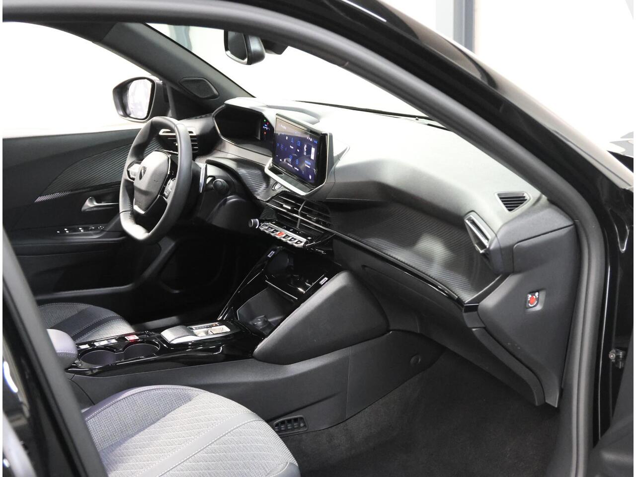 Peugeot 2008 1.2 Hybrid 145PK Allure | 1ste eigenaar | AppleCarplay/Android Auto | 17"LMV | 360'Camera | AUTOMAAT | Keyless | Adaptive Cruise Control | Climate Control | FULL LED | Isofix | Privacy Glass |