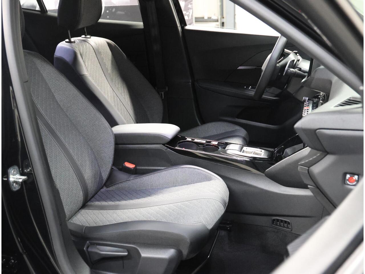 Peugeot 2008 1.2 Hybrid 145PK Allure | 1ste eigenaar | AppleCarplay/Android Auto | 17"LMV | 360'Camera | AUTOMAAT | Keyless | Adaptive Cruise Control | Climate Control | FULL LED | Isofix | Privacy Glass |