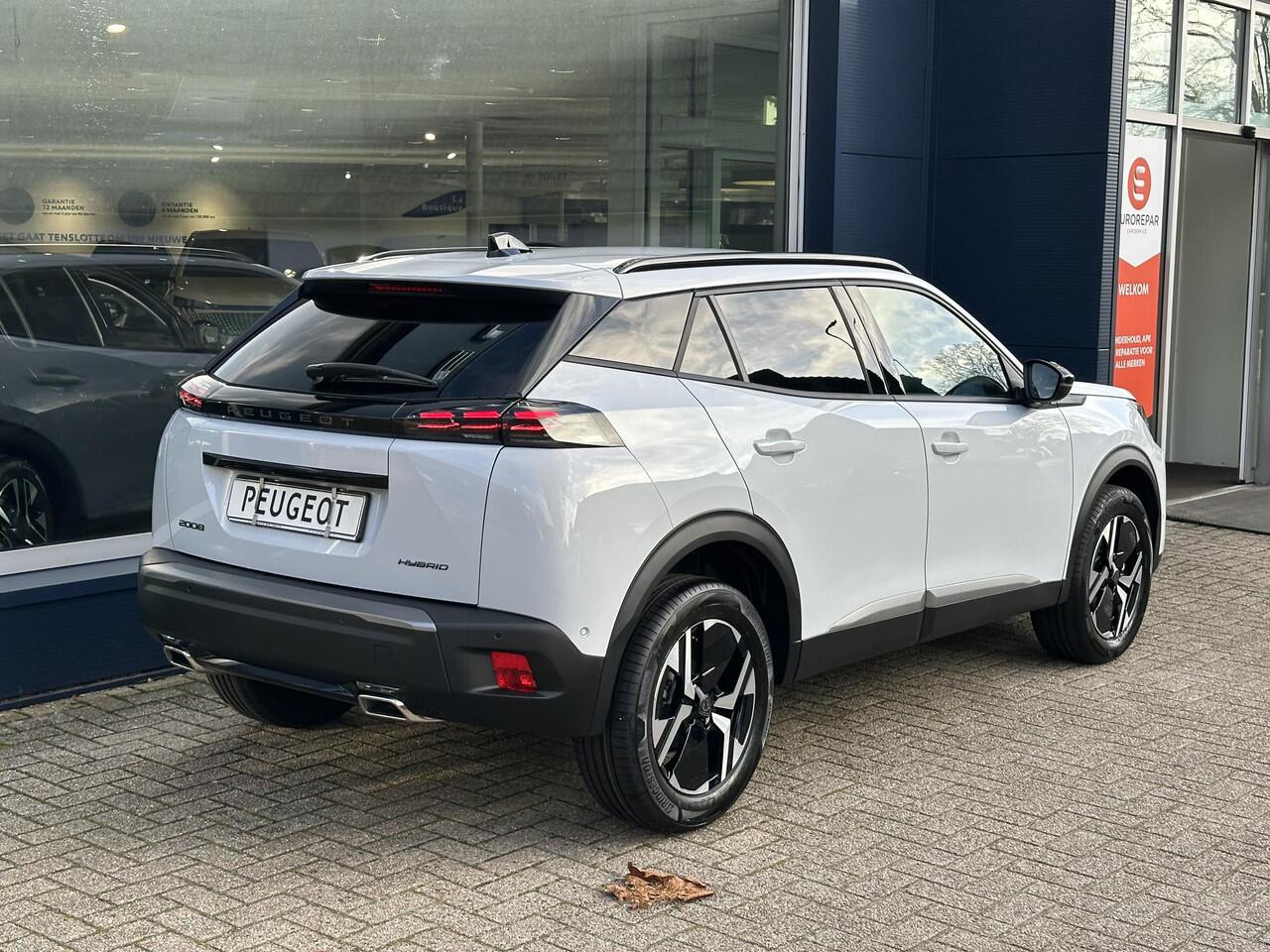 Peugeot 2008 1.2 Hybride Automaat 145 PK Allure | VOORRAAD DEAL met ¤6.000 Korting | Navigatie | Keyless entry | Adaptieve Cruise Control | 360 Graden Camera | Parkeersensoren V+A | Hoge Zitpositie | Dode Hoek Detectie |Hybride Elektrisch rijden met Automaat | Climate