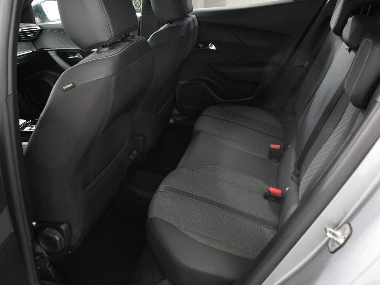 Peugeot 2008 1.2 Hybrid 136 pk Automaat Allure | Navigatie | Apple Carplay/Android Auto | Climate Control | Dab | Led | Parkeer sensoren | Cruise Control | Stoelverwarming