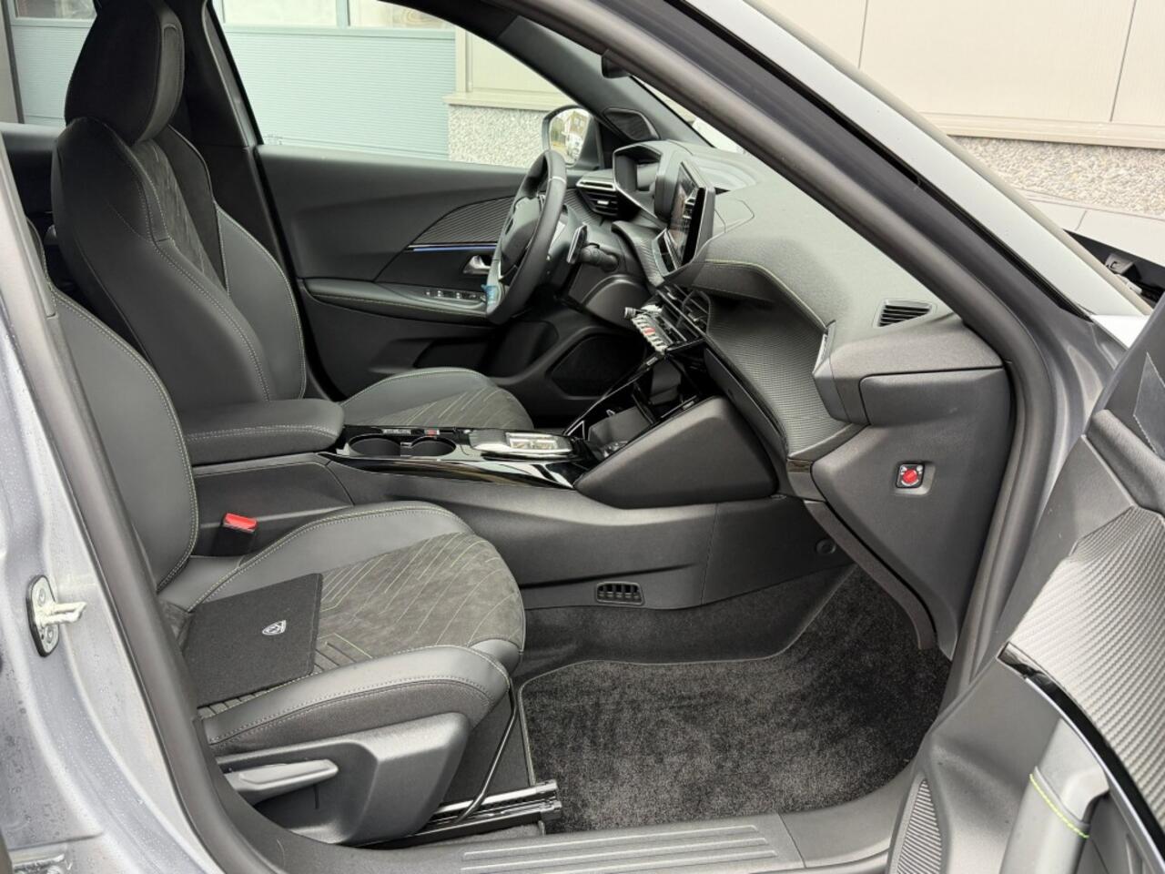 Peugeot 2008 HYBRID 145 GT Alcantara