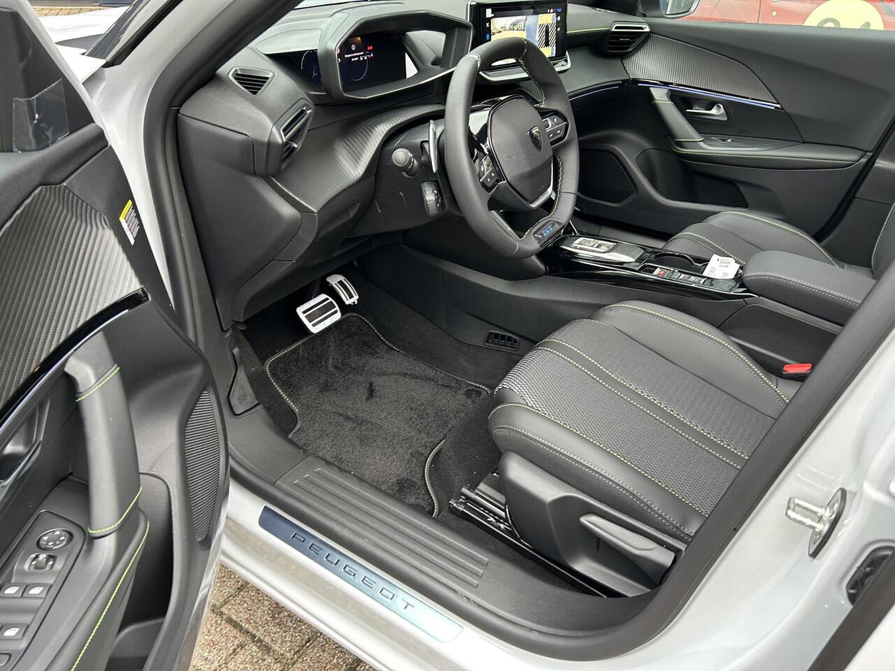 Peugeot 2008 1.2 Hybrid 145 PK GT | Automaat Hybride | VOORRAAD DEAL met ¤7.000 Korting | Panorama Schuif-/Kanteldak | Navigatie | 360 Graden Camera | Keyless Entry | Full LED Verlichting | Zwart Dak | Climate Control | 18" Lichtmetalen Velgen Evissa | Sportstoelen | 