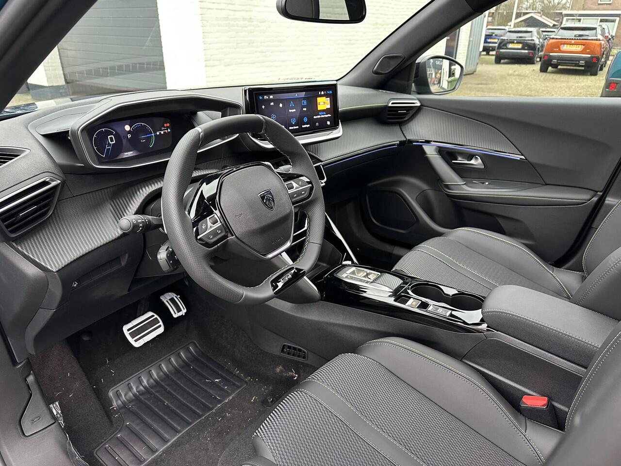 Peugeot 2008 1.2 Hybrid 145 PK GT | Automaat Hybride | DEMO met ¤8.500 Korting | Panorama Schuif-/Kanteldak | Navigatie | 360 Graden Camera | Keyless Entry | Full LED Verlichting | Zwart Dak | Climate Control | 18" Lichtmetalen Velgen Evissa | Sportstoelen | Hoge Zitp