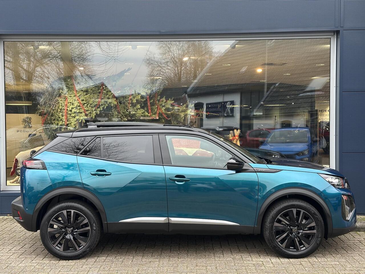 Peugeot 2008 1.2 Hybrid 145 PK GT | Automaat Hybride | DEMO met ¤8.500 Korting | Panorama Schuif-/Kanteldak | Navigatie | 360 Graden Camera | Keyless Entry | Full LED Verlichting | Zwart Dak | Climate Control | 18" Lichtmetalen Velgen Evissa | Sportstoelen | Hoge Zitp