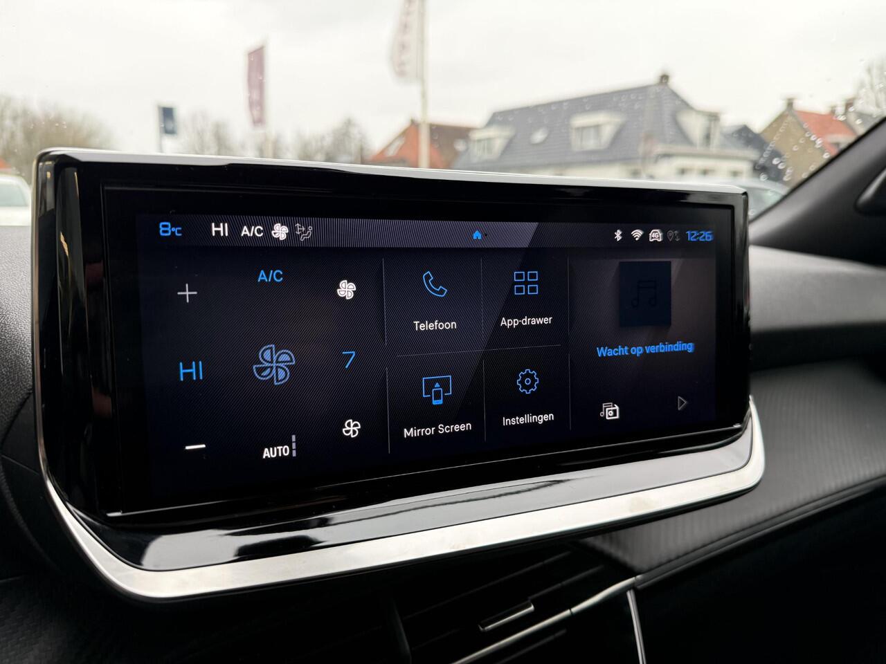 Peugeot 2008 1.2 Hybrid 145 Allure | Climate & Cruise Control | Parkeersensoren voor + achter | AppleCarplay/Android Auto |