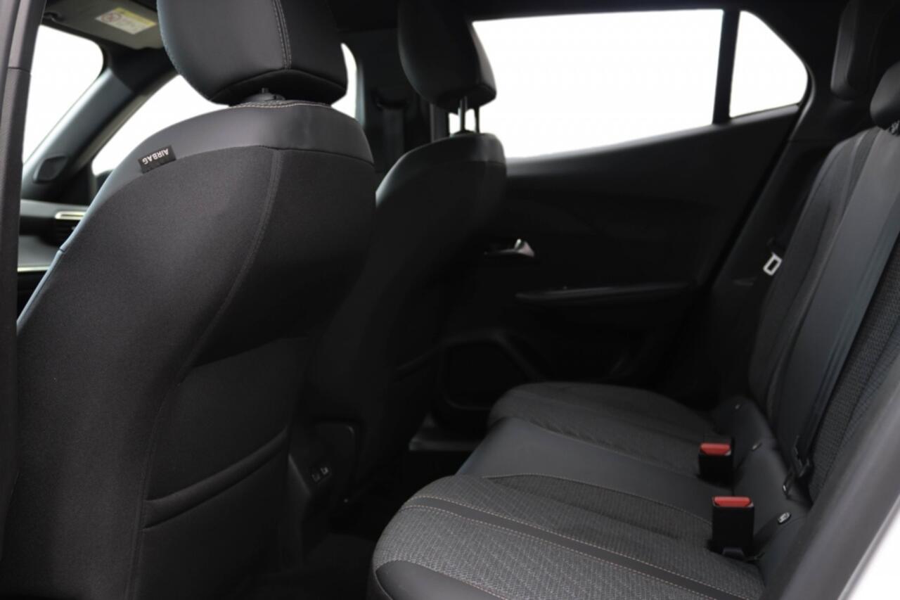 Peugeot 2008 Hybrid 145 Allure 180 Camera l Navi l Keyless l Carplay l Blinds