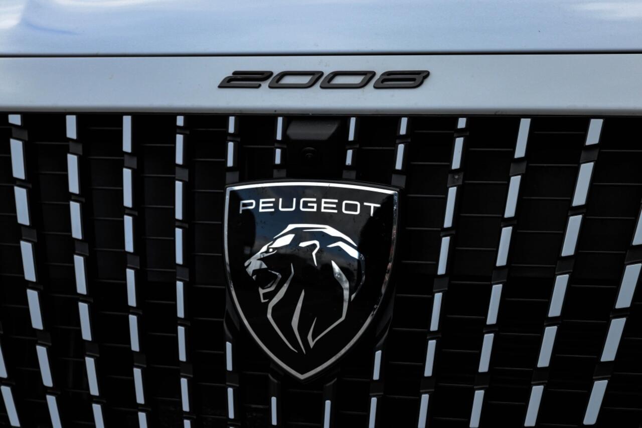 Peugeot 2008 Hybrid 145 Allure 180 Camera l Navi l Keyless l Carplay l Blinds