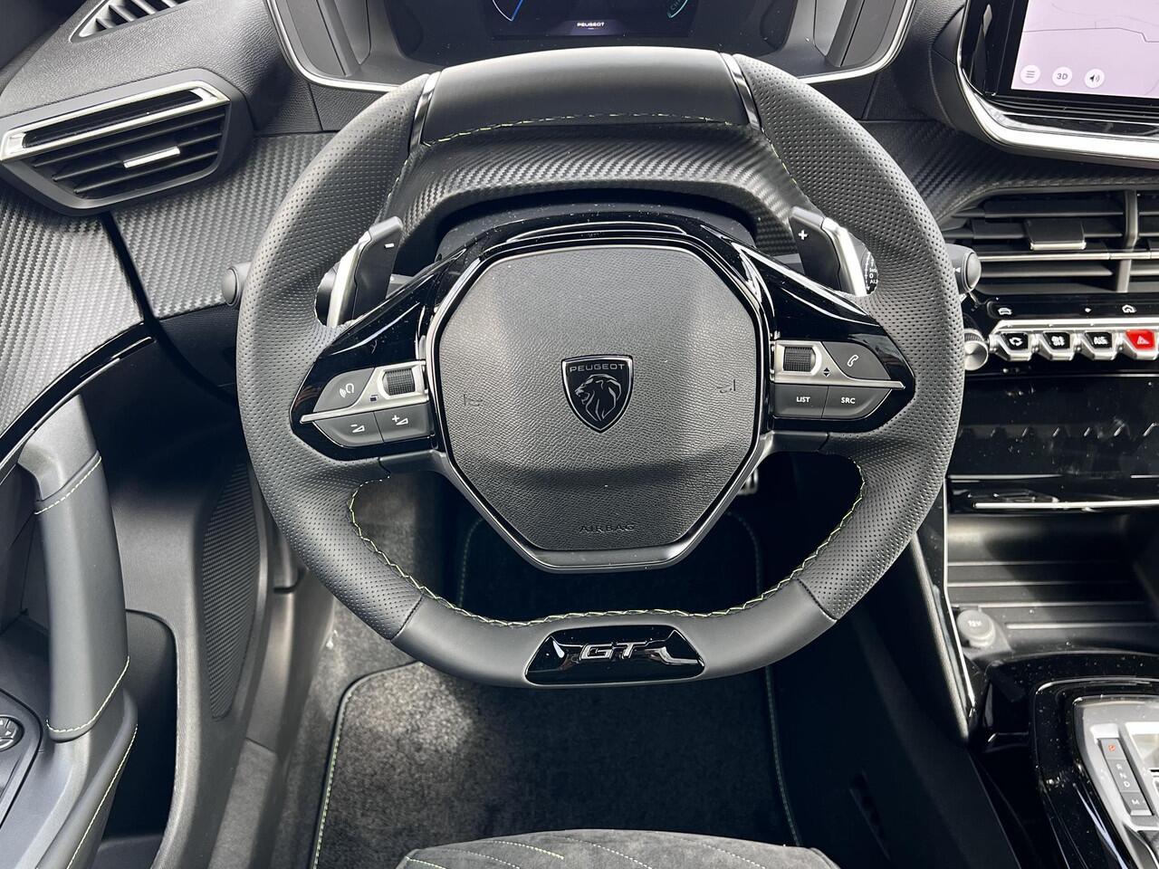 Peugeot 2008 Hybrid 145 GT / 8 jaar Garantie / Elektr. schuifdak en bestuurdersstoel / Alcantara Bekleding / Stoelverwarming / Camera 360° / Adapt. CC / Navi / Apple Carplay Android / 17" LM wielen /