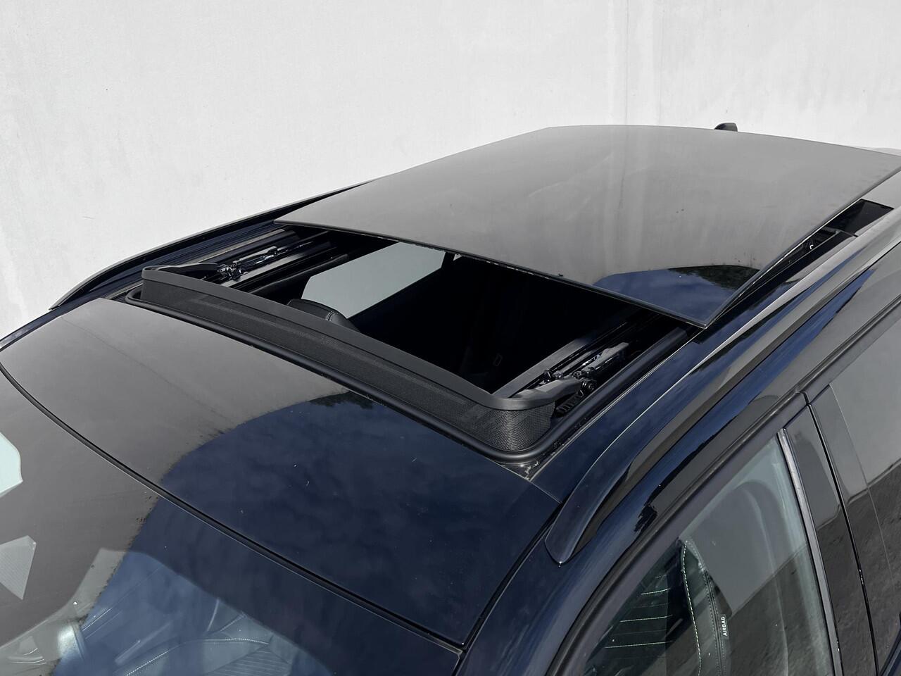 Peugeot 2008 Hybrid 145 GT / 8 jaar Garantie / Elektr. schuifdak en bestuurdersstoel / Alcantara Bekleding / Stoelverwarming / Camera 360° / Adapt. CC / Navi / Apple Carplay Android / 17" LM wielen /