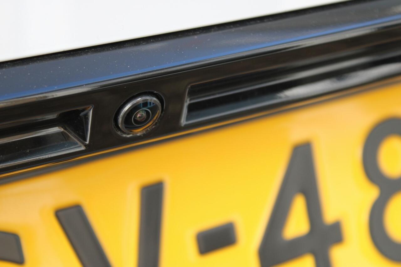 Peugeot 2008 1.2 Hyb 136 Allure