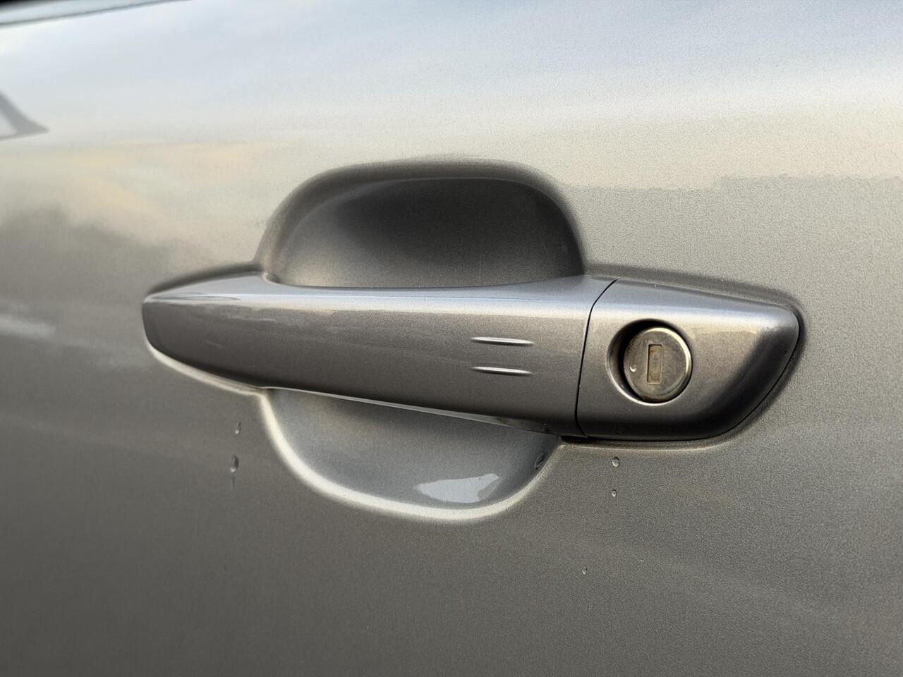 Peugeot 2008 Allure 1.2 Hybrid 145PK e-DCS6 Automaat Navigatie, Rondomzichtcamera, Keyless, Adaptieve Cruise Control, Climate Control, Apple Carplay, Android Auto