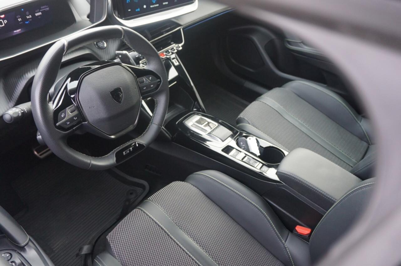 Peugeot 2008 1.2 Hybrid GT | AUTOMAAT | 145PK | CAMERA | CARPLAY