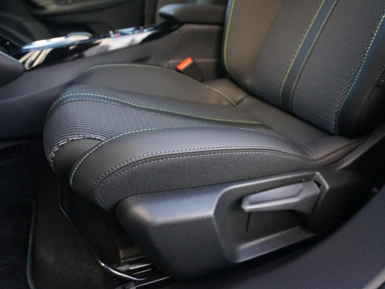 Peugeot 2008 1.2 Hybrid 145 GT