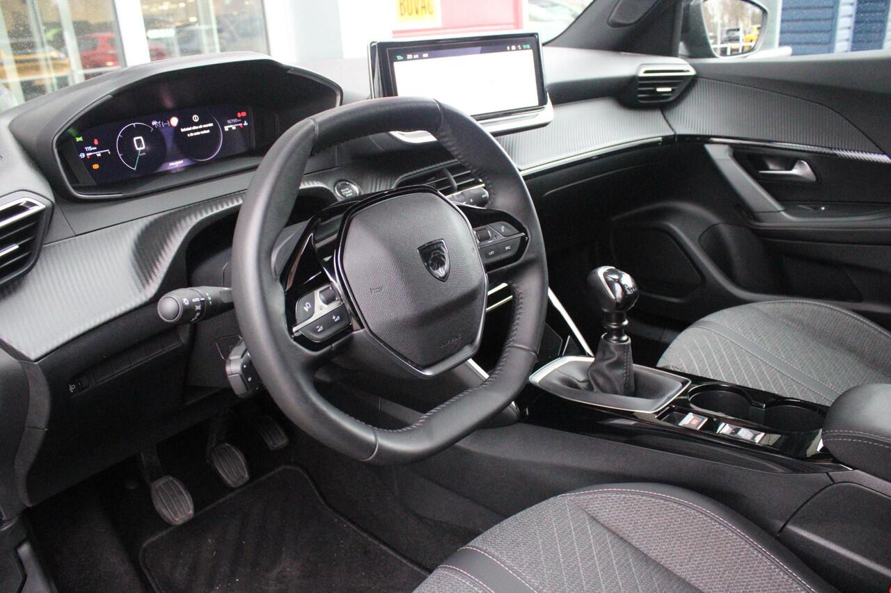 Peugeot 2008 1.2 100PK ALLURE PACK | CAMERA VOOR + ACHTER | NAVIGATIE | TREKHAAK | DRAADLOZE APPLE CARPLAY/ANDROID AUTO | DRAADLOZE TELEFOONLADER | CLIMATE CONTROL | LICHTMETALEN VELGEN 17" | ADAPTIVE CRUISE CONTROL | DAB+ RADIO | KEYLESS ENTRY/START | DODEHOEK DETECT