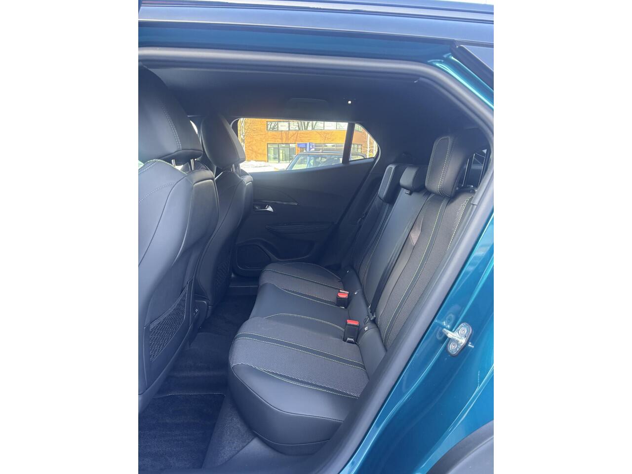 Peugeot 2008 HYBRID 145 e-DSC6 GT