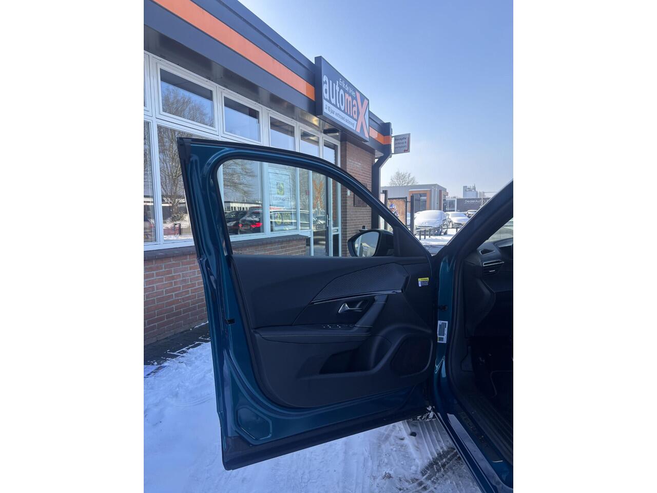 Peugeot 2008 HYBRID 145 e-DSC6 GT