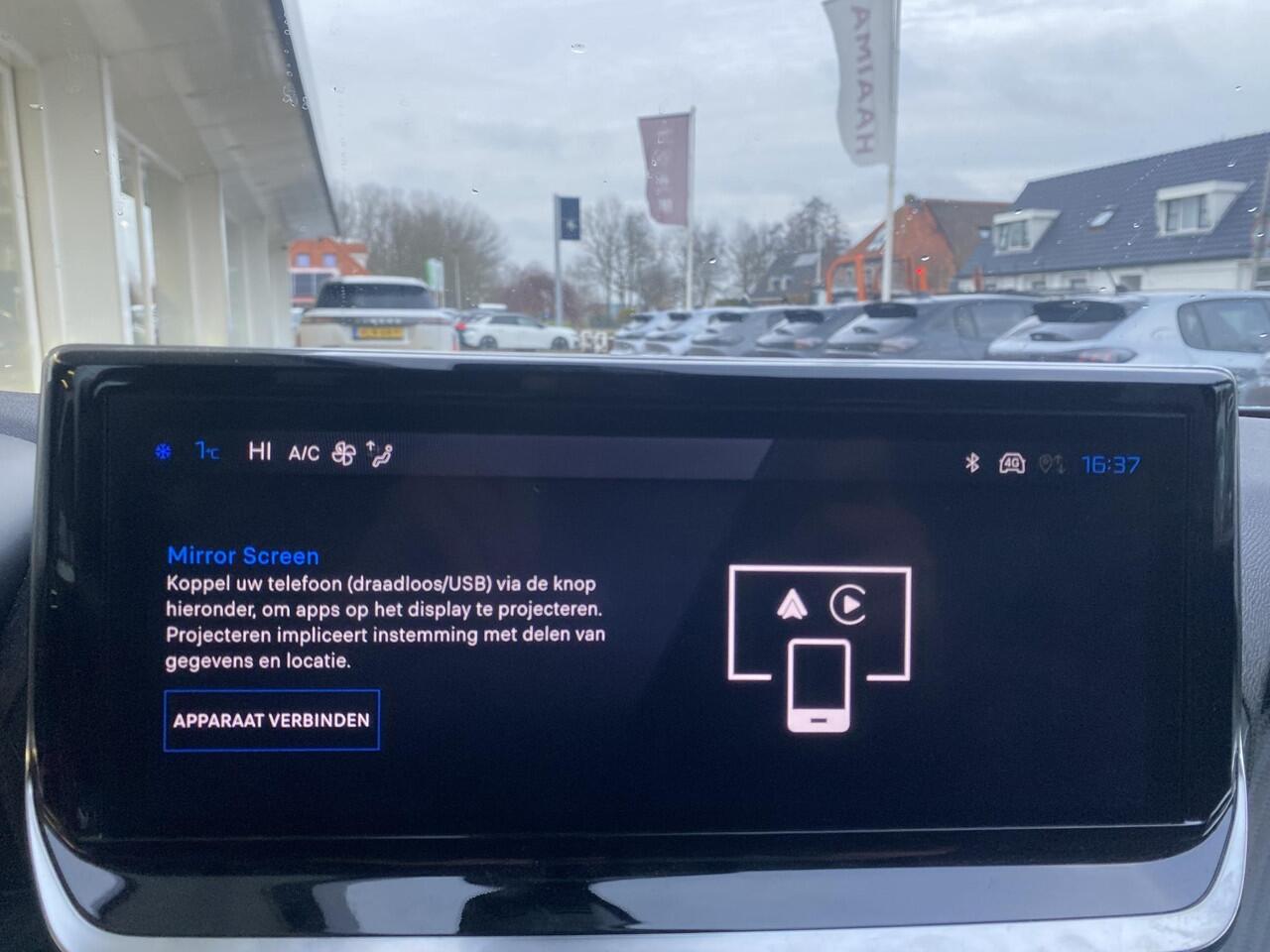 Peugeot 2008 1.2 Hybrid 145 Allure |Voorstoelen verwarmd| Camera | Climate & Cruise Control | AppleCarplay/Android Auto |