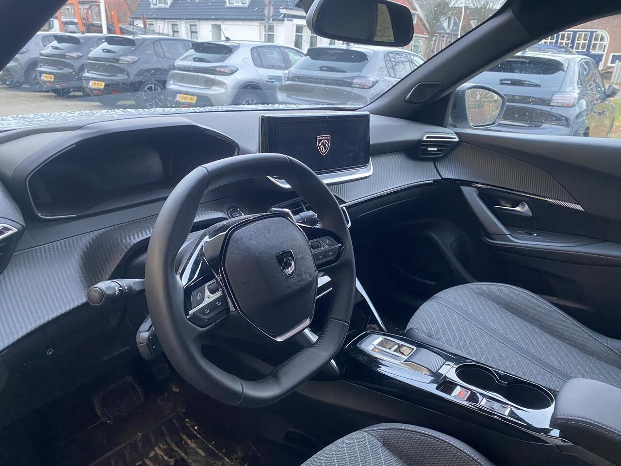 Peugeot 2008 1.2 Hybrid 145 Allure |Voorstoelen verwarmd| Camera | Climate & Cruise Control | AppleCarplay/Android Auto |