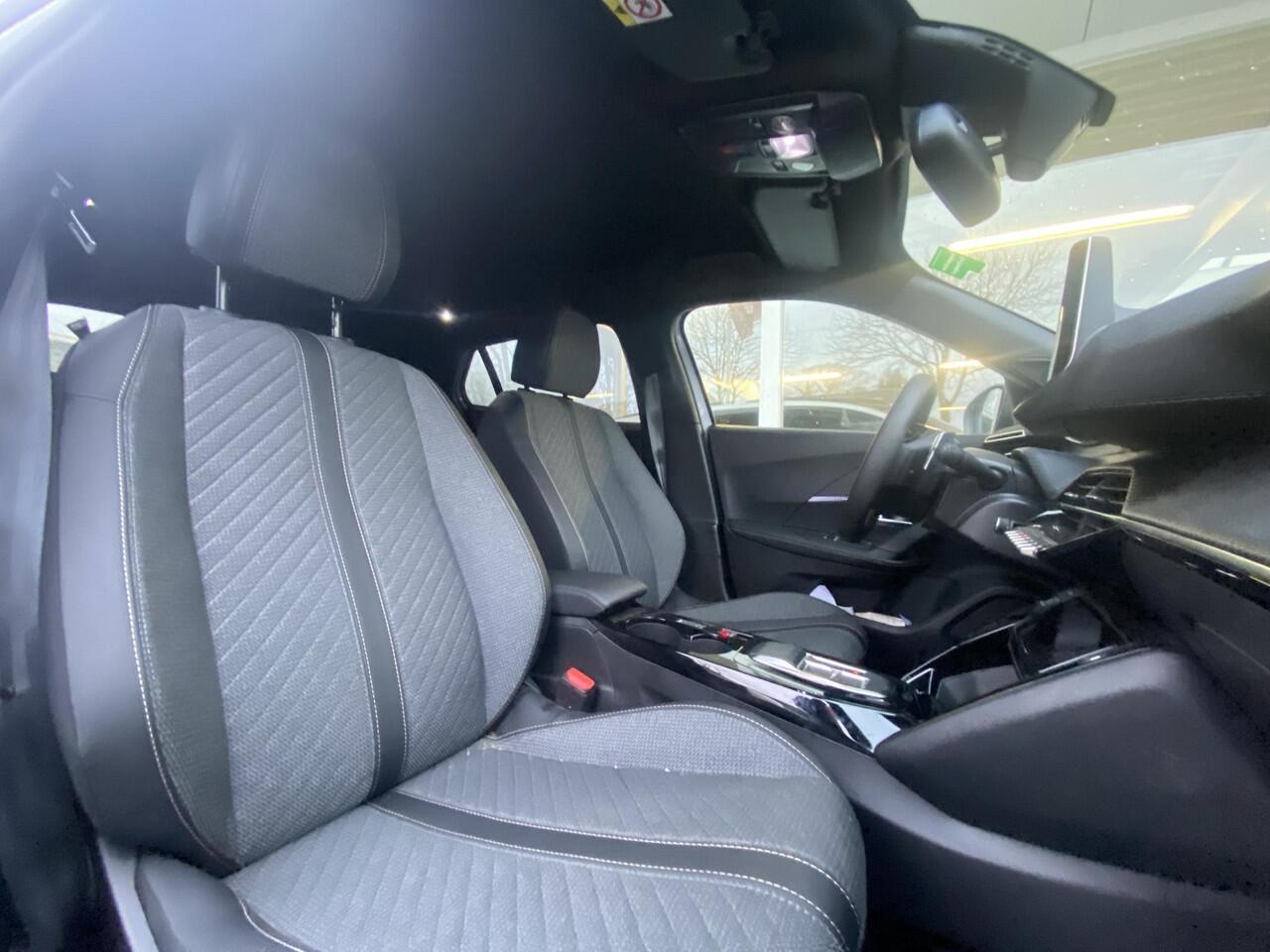 Peugeot 2008 1.2 Hybrid 145 Allure |Voorstoelen verwarmd| Camera | Climate & Cruise Control | AppleCarplay/Android Auto |