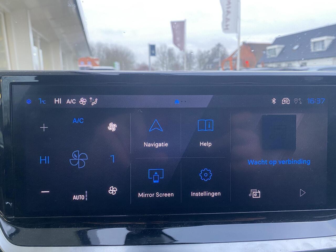 Peugeot 2008 1.2 Hybrid 145 Allure |Voorstoelen verwarmd| Camera | Climate & Cruise Control | AppleCarplay/Android Auto |