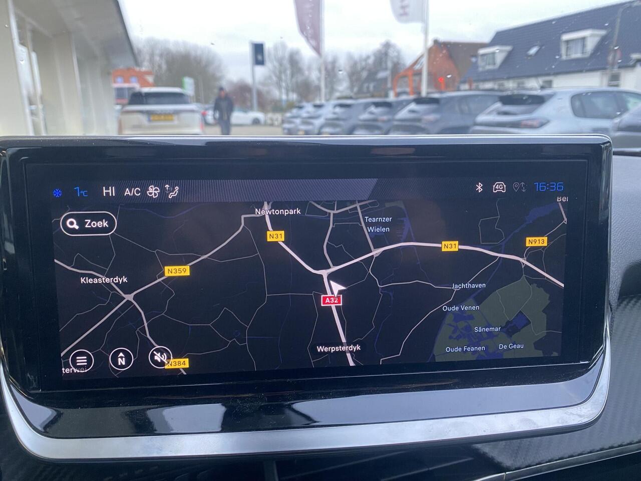 Peugeot 2008 1.2 Hybrid 145 Allure |Voorstoelen verwarmd| Camera | Climate & Cruise Control | AppleCarplay/Android Auto |