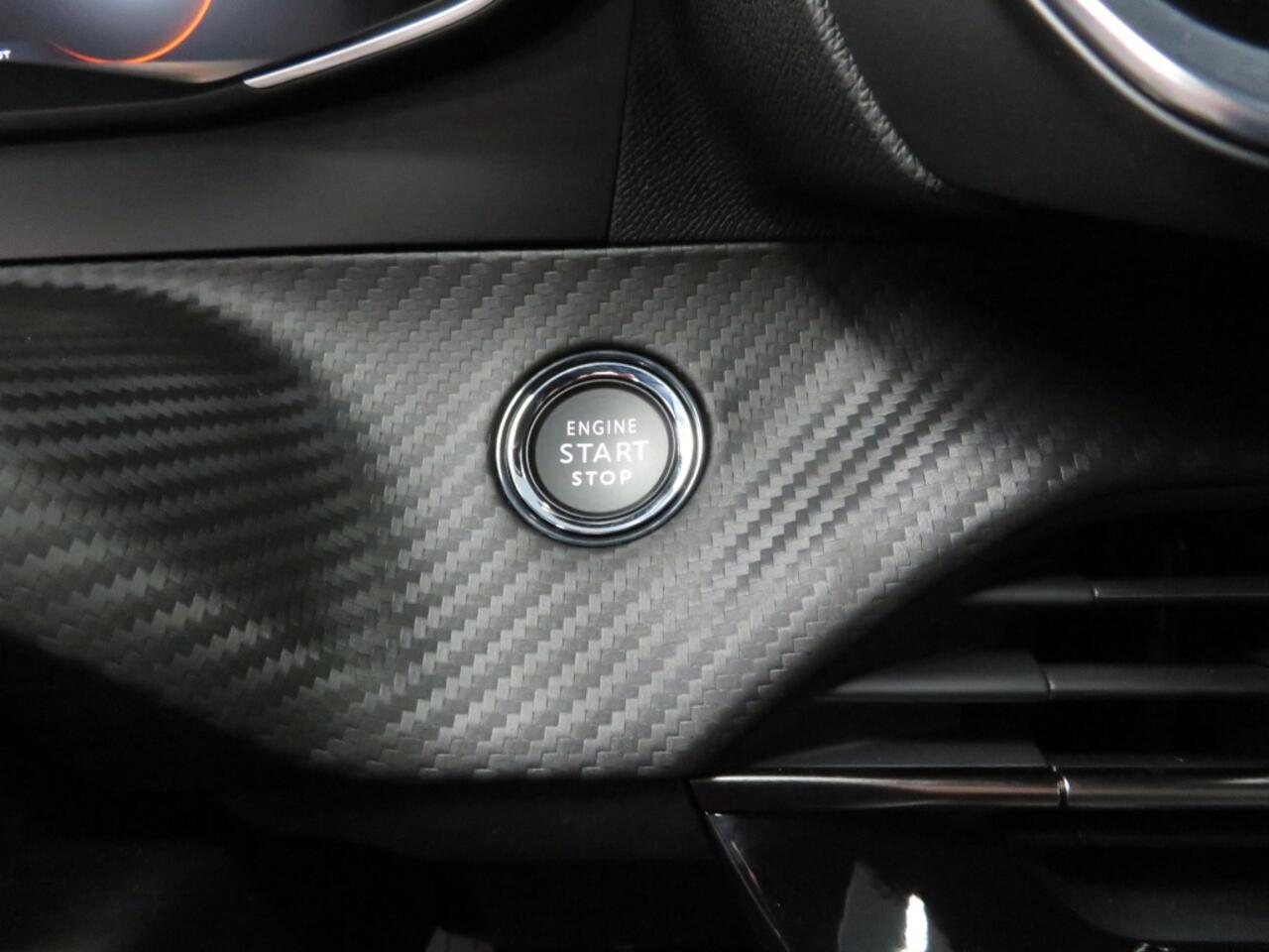 Peugeot 2008 1.2 Hyb 145 Allure