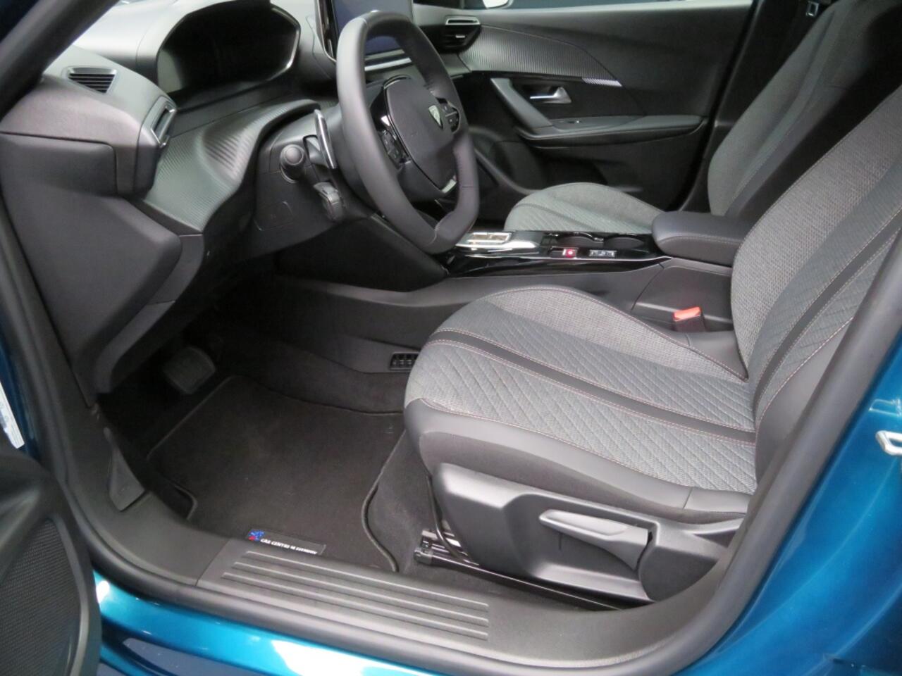 Peugeot 2008 1.2 Hyb 145 Allure