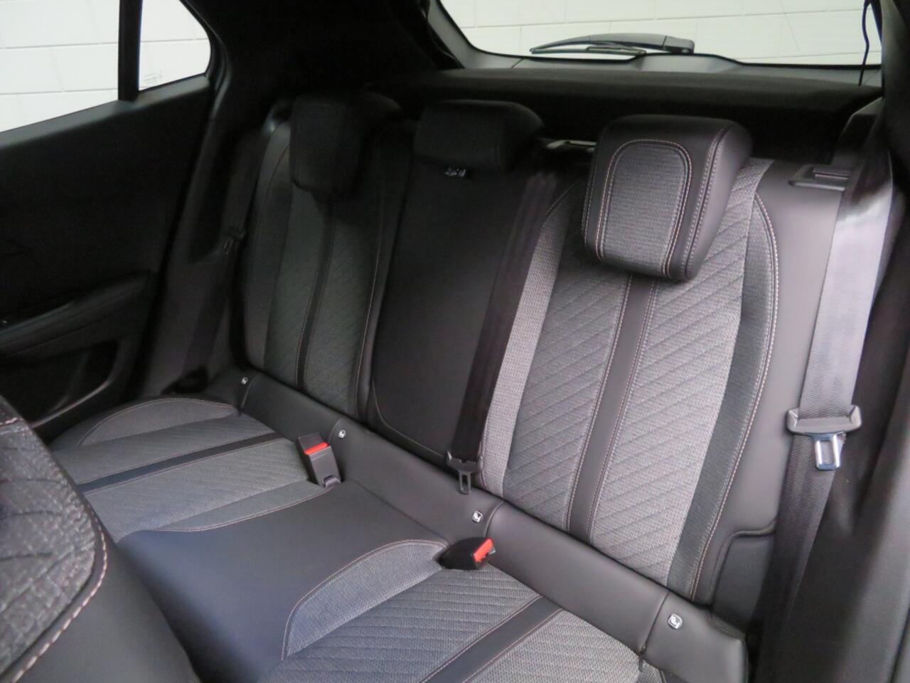 Peugeot 2008 1.2 Hyb 145 Allure