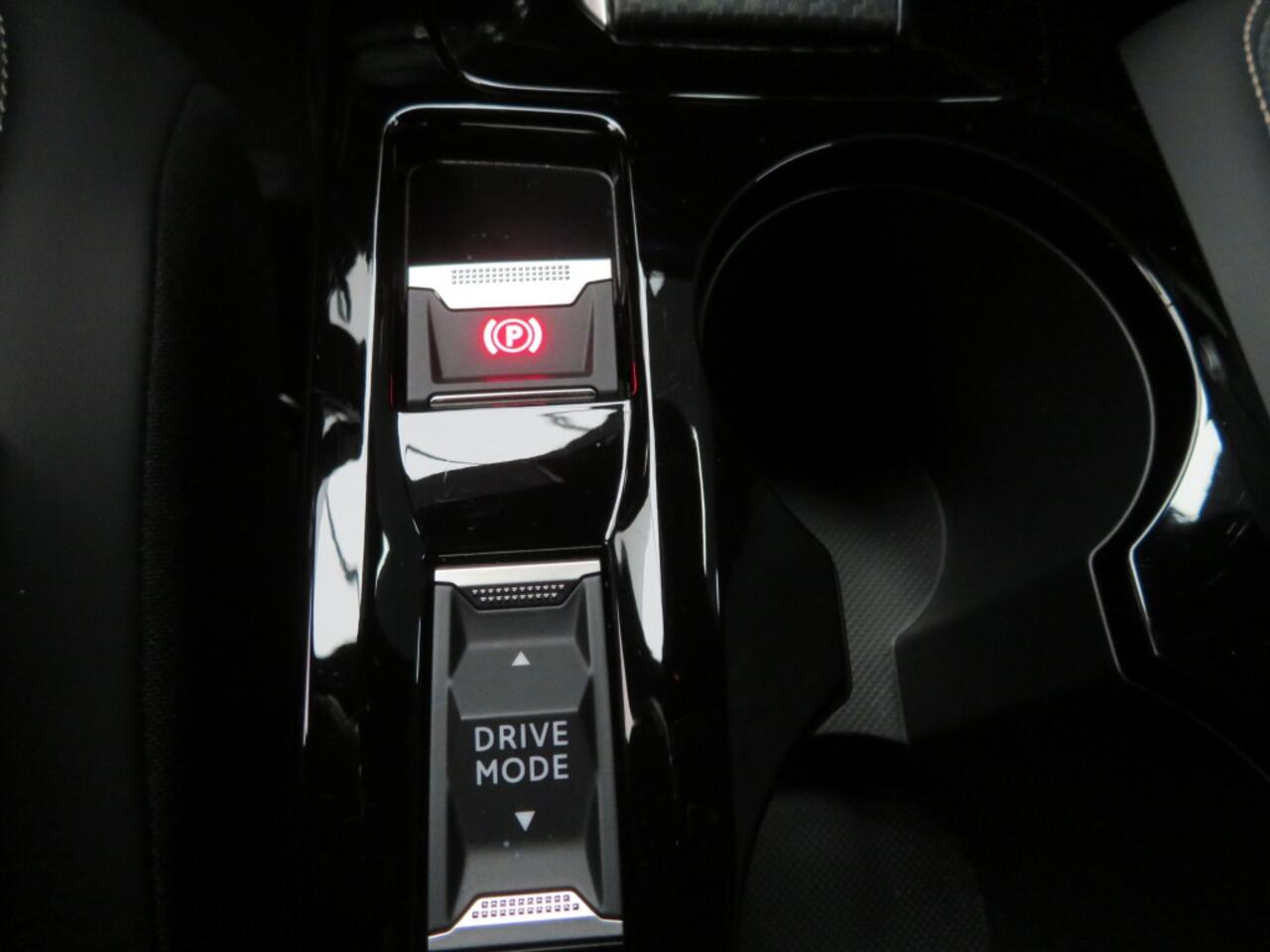 Peugeot 2008 1.2 Hyb 145 Allure