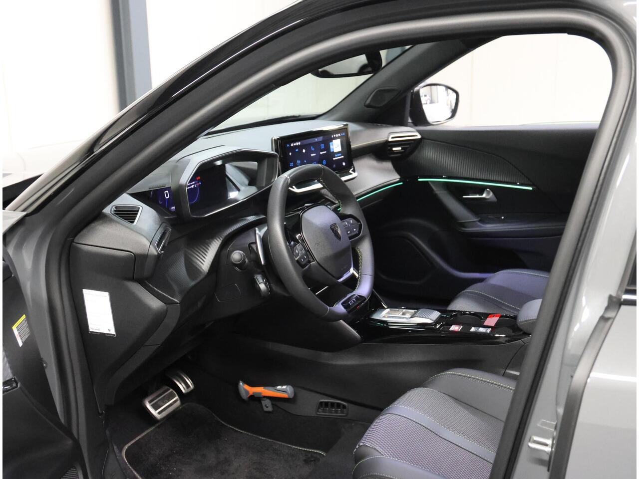 Peugeot 2008 1.2 Hybrid 136PK GT | 1ste eigenaar | AppleCarPlay/AndroidAuto | Climate Control | Cruise Control | 360'Camera | FULL LED | Navigatie | LMV | Parkeersensoren | Privacy Glass | Isofix | Two-Tone | Sfeerverlichting |