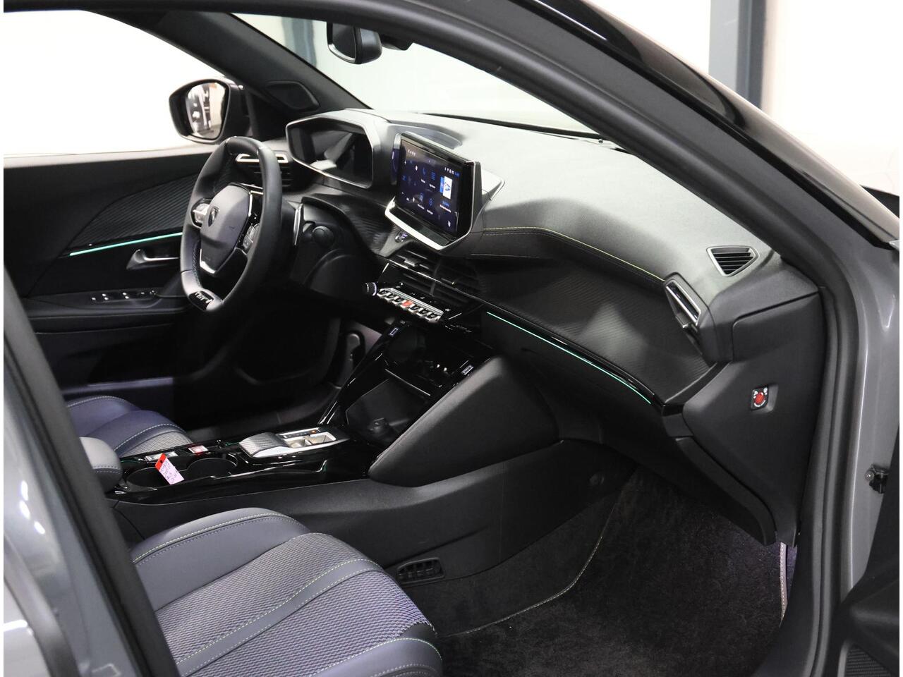 Peugeot 2008 1.2 Hybrid 136PK GT | 1ste eigenaar | AppleCarPlay/AndroidAuto | Climate Control | Cruise Control | 360'Camera | FULL LED | Navigatie | LMV | Parkeersensoren | Privacy Glass | Isofix | Two-Tone | Sfeerverlichting |